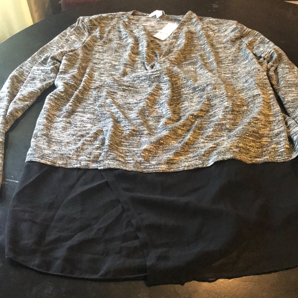 NWT Large New York & Company Gray/ Black Top